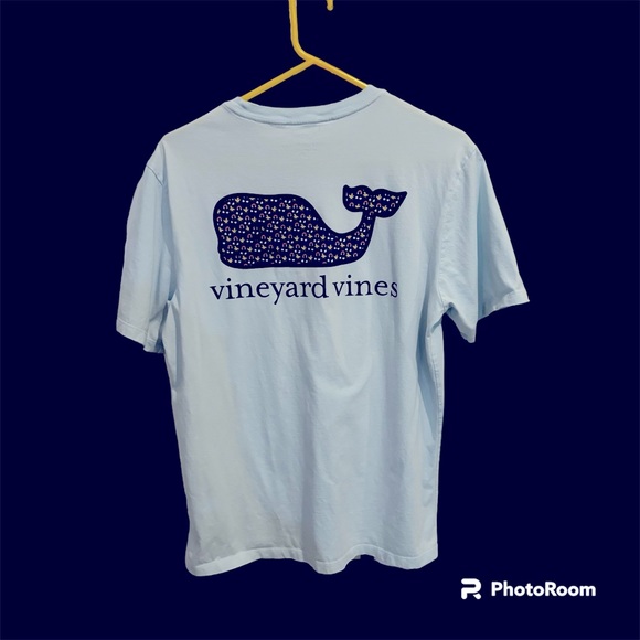 Vineyard Vines light pale blue tshirt,, good condition, size medium.100% cotton - Picture 2 of 4